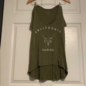 🎉 EUC Buttery Soft T-shirt